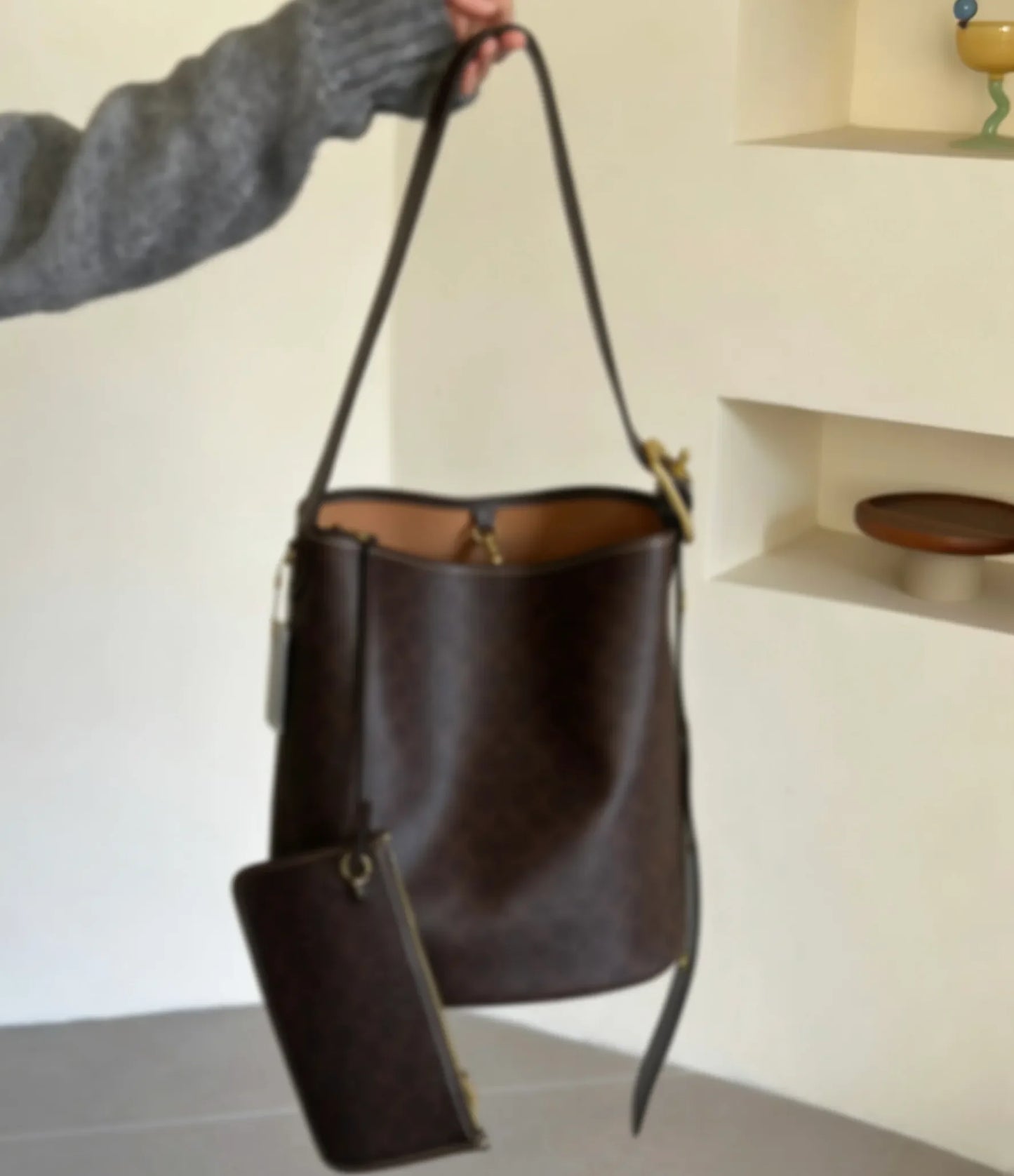 Large Capacity Chelsea Shoulder Bag 30 35 Luxury Designer Suede Genuine Leather Crossbody Bag Zipper Pocket Handbag Fashion Wome