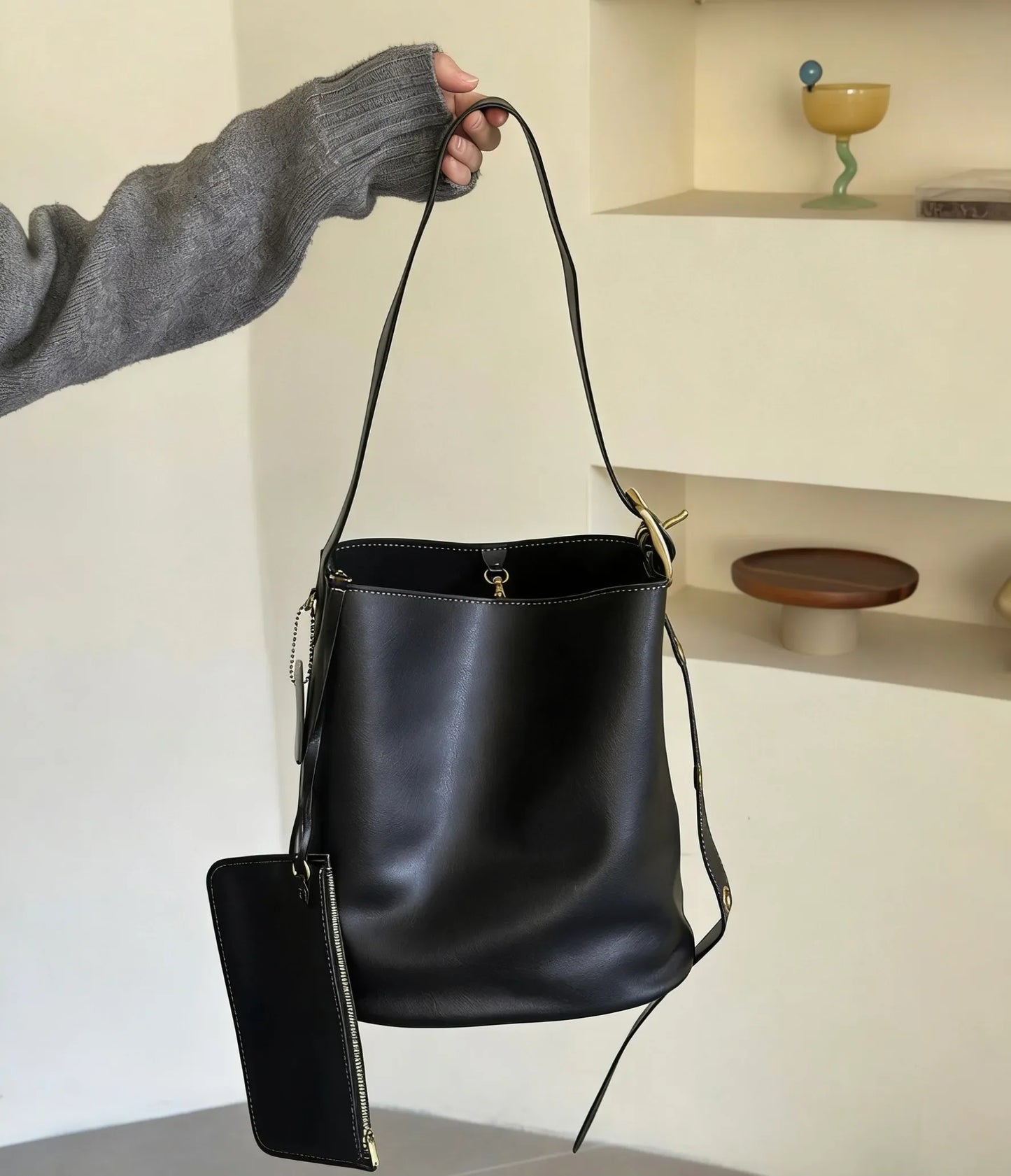 Large Capacity Chelsea Shoulder Bag 30 35 Luxury Designer Suede Genuine Leather Crossbody Bag Zipper Pocket Handbag Fashion Wome